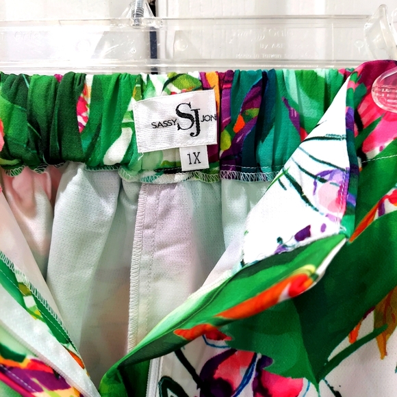 Gabriella Cogarette Suit PANTS( Never Worn) - Picture 8 of 9